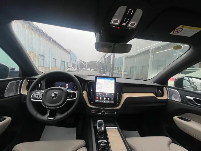 Volvo XC60 2026 Model B5 4WD Smart Range Deluxe Edition – фото 7