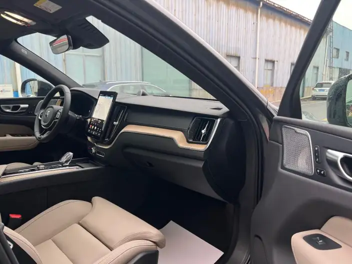 Volvo XC60 2026 Model B5 4WD Smart Range Deluxe Edition – фото 9