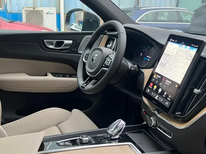 Volvo XC60 2026 Model B5 4WD Smart Range Deluxe Edition – фото 10