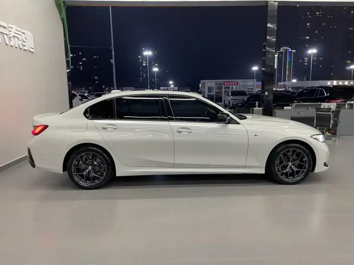 BMW 3 Series 2025 Model 330Li M Sports Night Set – фото 8