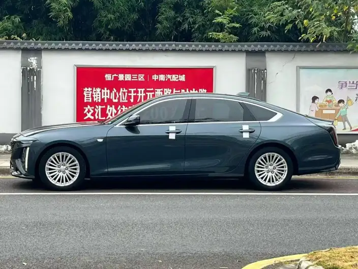 Cadillac CT6 2023 Model 28T Fashion Model – фото 3