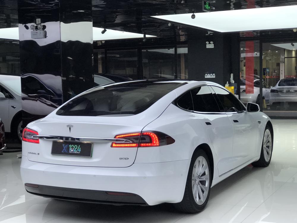 Model S 2016 модификация 90D – фото 6