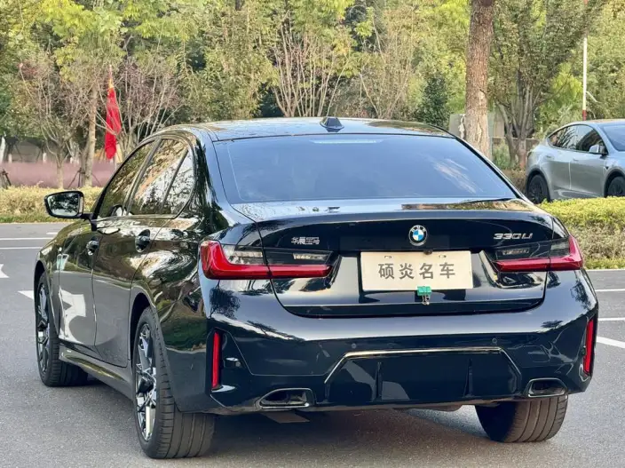 BMW 3 Series 2026 Model 330Li M Sports Night Set – фото 3