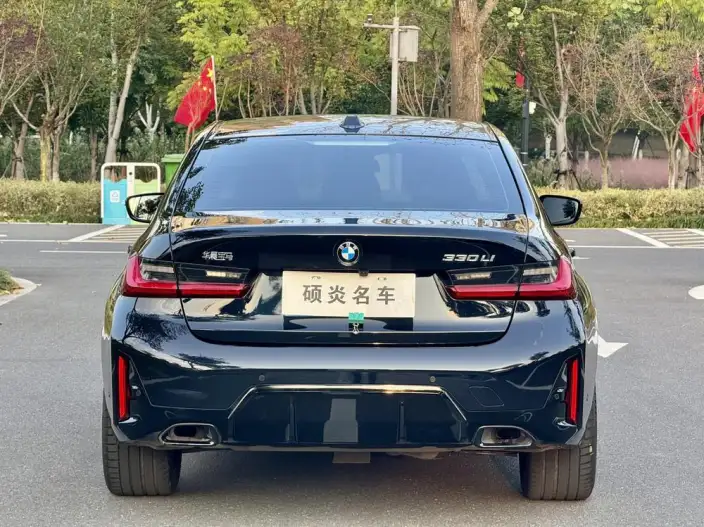 BMW 3 Series 2026 Model 330Li M Sports Night Set – фото 4
