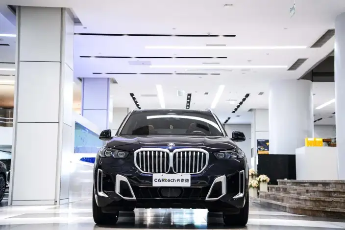 BMW X5 2023 Model xDrive40Li M Sports Set – фото 2