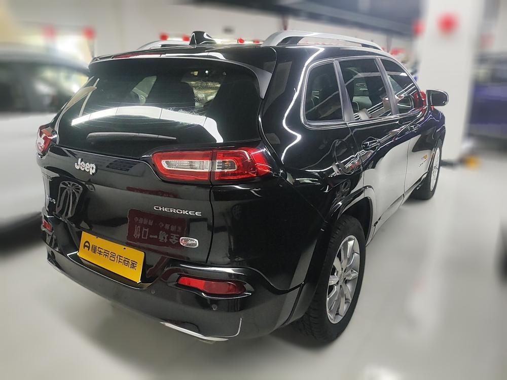 Jeep Cherokee 2017 модификация 2.4L Professional edition – фото 6