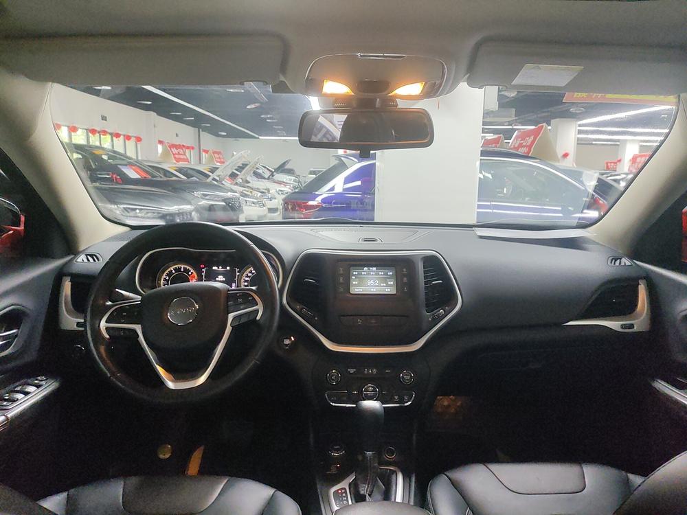 Jeep Cherokee 2017 модификация 2.4L Professional edition – фото 11