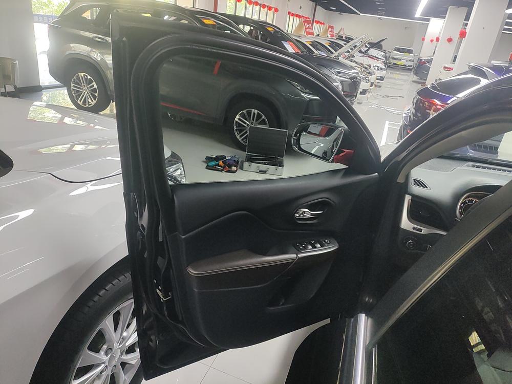 Jeep Cherokee 2017 модификация 2.4L Professional edition – фото 20