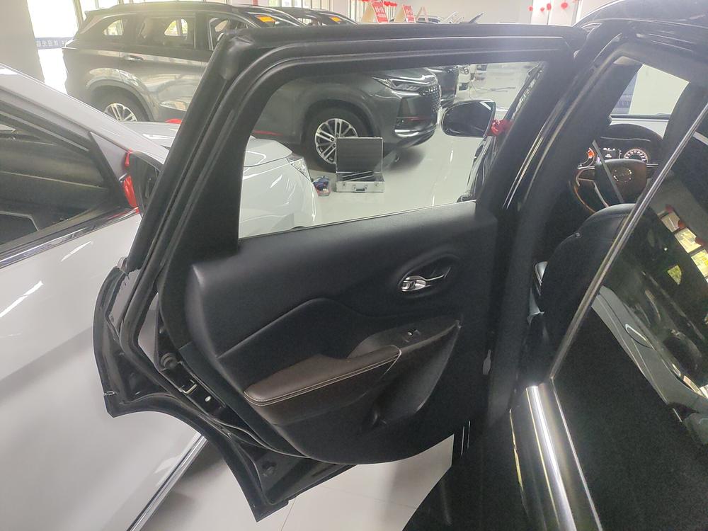 Jeep Cherokee 2017 модификация 2.4L Professional edition – фото 22