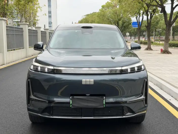 Geely M9 2025 Model 210km 4WD Pilot Edition