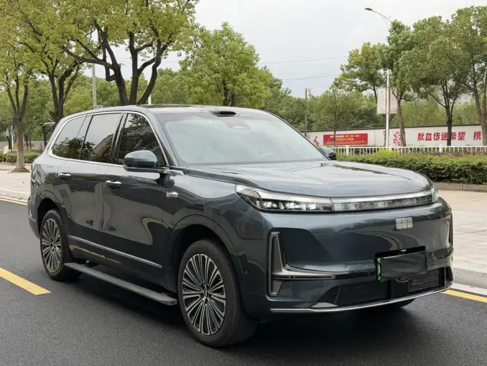 Geely M9 2025 Model 210km 4WD Pilot Edition