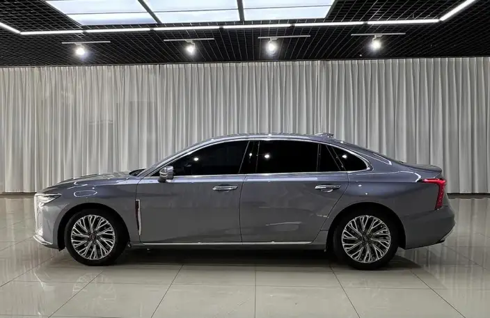 Hongqi H5 2023 Model 2.0T Automatic Flag Lead Edition