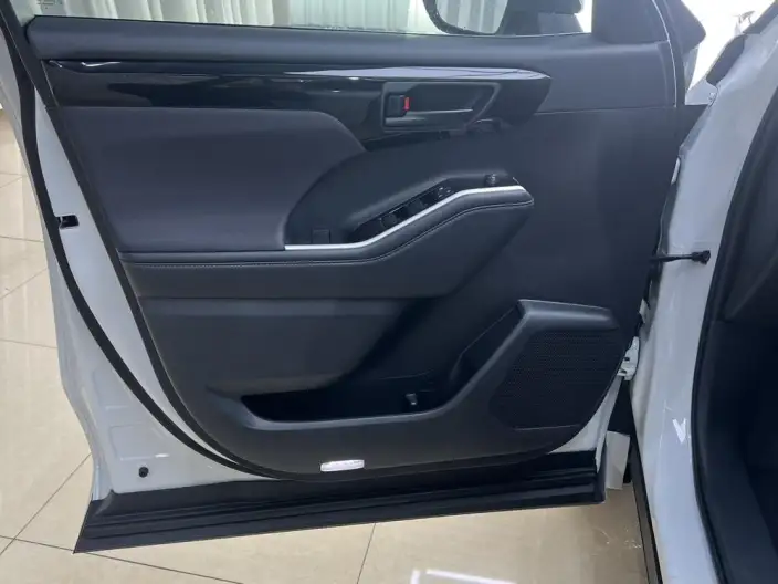 Toyota Highlander 2023 Model Hybrid 2.5L 2WD Elite Edition 7 seat – фото 6