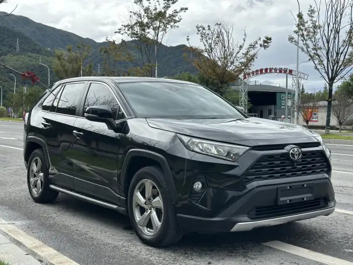 Toyota RAV4 2022 Model 2.0L CVT 2WD Fashion edition