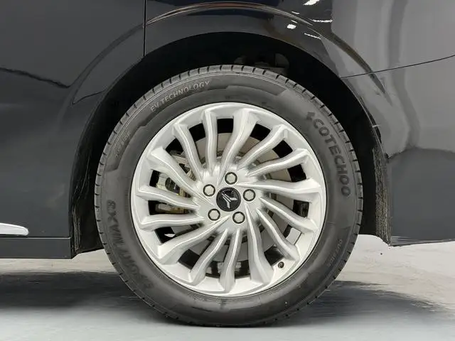 VOYAH Dreamer PHEV 2024 Model Ultra-long Endurance Superior Edition – фото 9