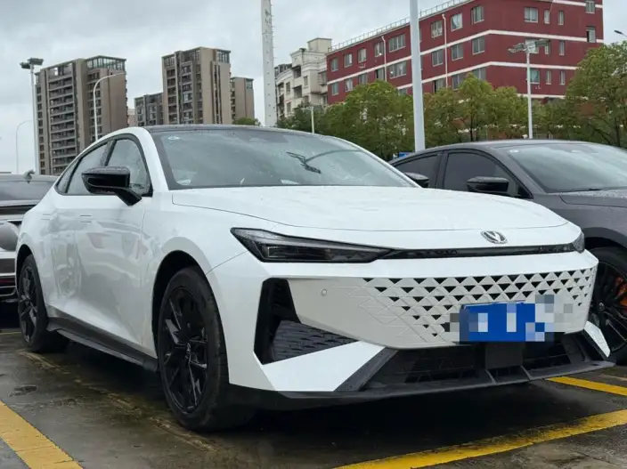 Changan UNI-V 2025 Model 1.5T 500Bar Exclusive Model
