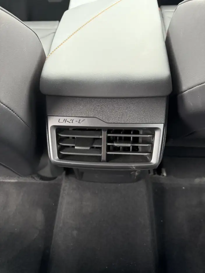 Changan UNI-V 2025 Model 1.5T 500Bar Exclusive Model – фото 8