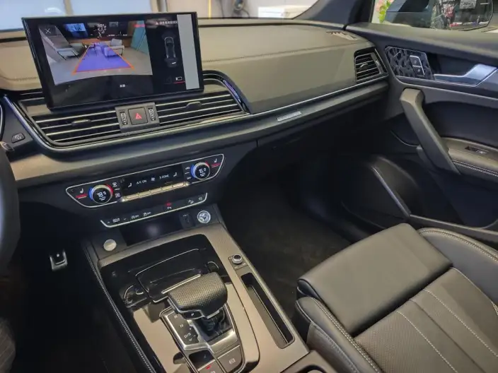 Audi Q5L 2025 Model quattro 45th Anniversary Collector Edition Edition 40TFSI Luxury Dynamic Model – фото 5