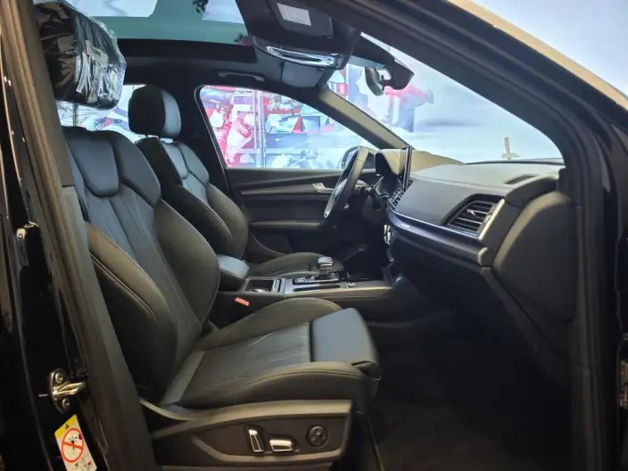 Audi Q5L 2025 Model quattro 45th Anniversary Collector Edition Edition 40TFSI Luxury Dynamic Model – фото 9