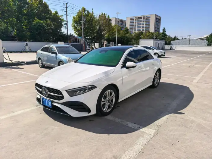 Mercedes-Benz A-class 2023 Model A 180 L – фото 1