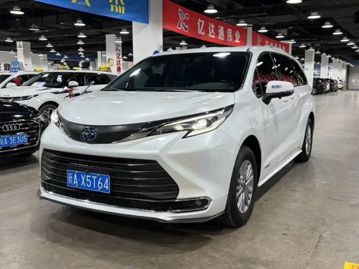 Toyota Sienna 2021 Model 2.5L Hybrid Comfort Edition
