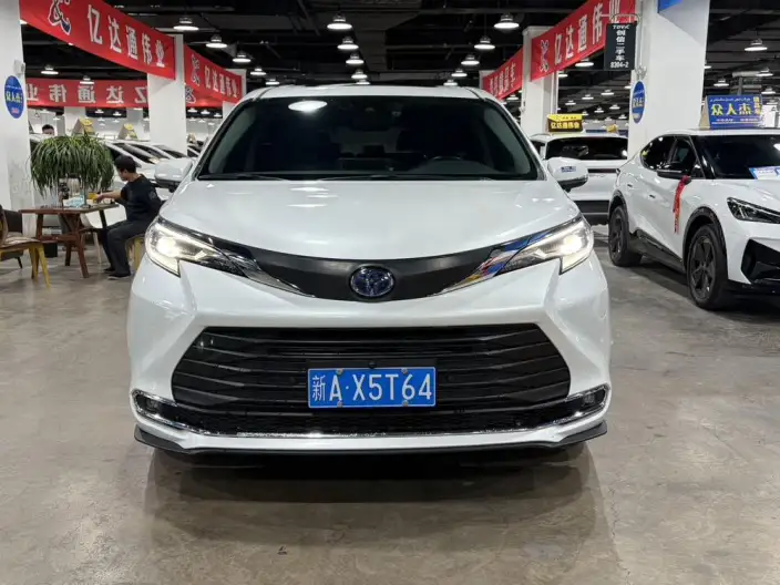 Toyota Sienna 2021 Model 2.5L Hybrid Comfort Edition