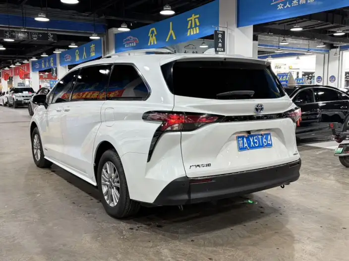 Toyota Sienna 2021 Model 2.5L Hybrid Comfort Edition