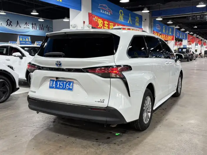 Toyota Sienna 2021 Model 2.5L Hybrid Comfort Edition – фото 6