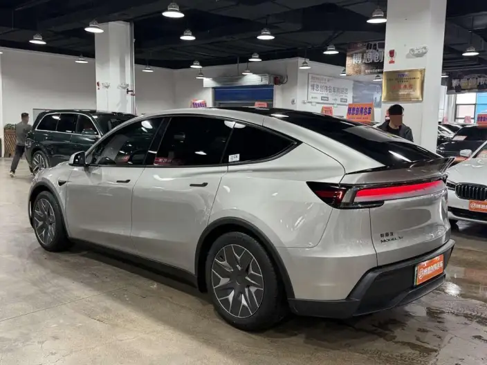 Model Y L 2026 Model Standard Edition