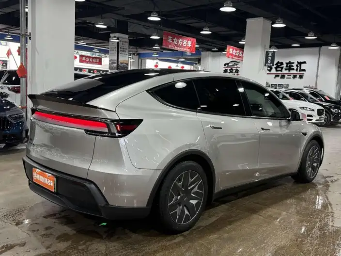 Model Y L 2026 Model Standard Edition – фото 6