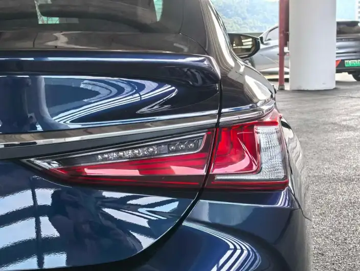 Lexus ES 2022 Model 200 Superior Edition – фото 8