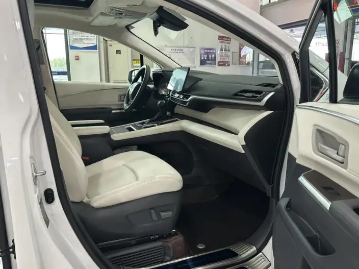 Granvia 2024 Model Intelligent Hybrid 2.5L 2WD Comfort Edition – фото 9