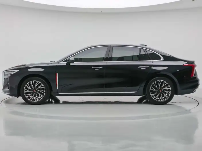 Hongqi H5 2025 Model 2.0T Automatic Flag Enjoy Edition