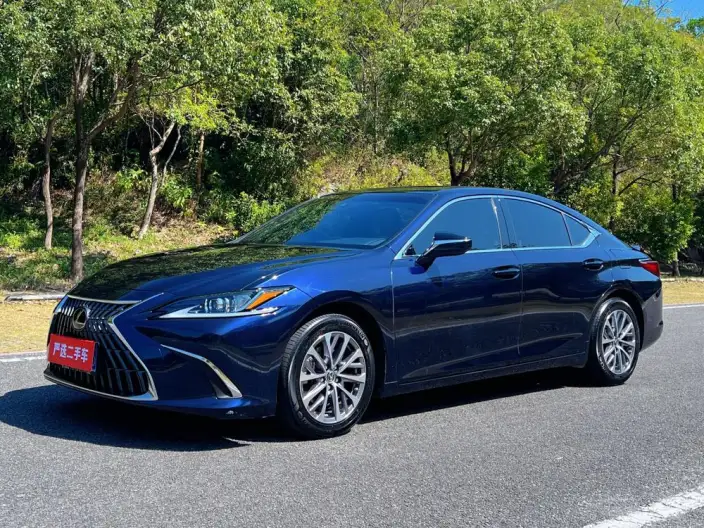 Lexus ES 2022 Model 300h Superior Edition