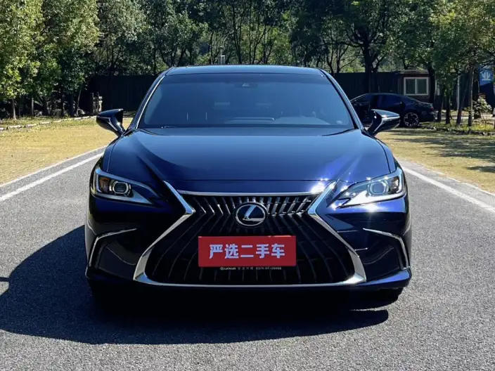 Lexus ES 2022 Model 300h Superior Edition