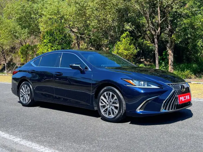 Lexus ES 2022 Model 300h Superior Edition
