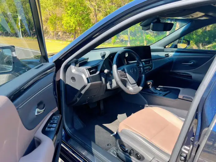 Lexus ES 2022 Model 300h Superior Edition – фото 10