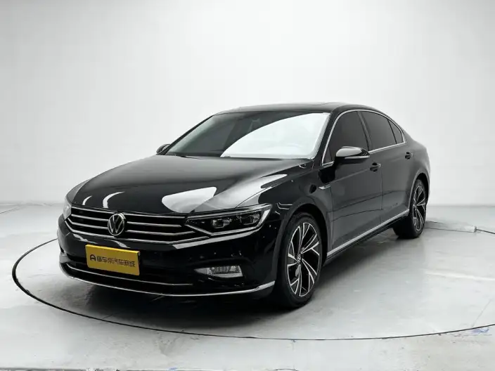Volkswagen Magotan 2020 Model 330TSI DSG Luxury Model – фото 1