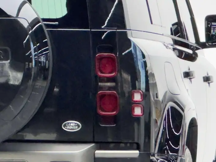 Land Rover Defender 2025 Model 110 3.0T P400 HSE X-Dynamic – фото 5