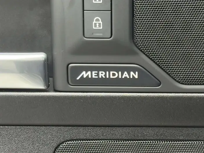 Land Rover Defender 2025 Model 110 3.0T P400 HSE X-Dynamic – фото 9