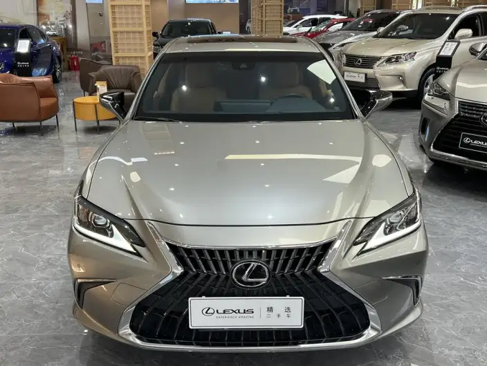 Lexus ES 2022 Model 200 Superior Edition – фото 2