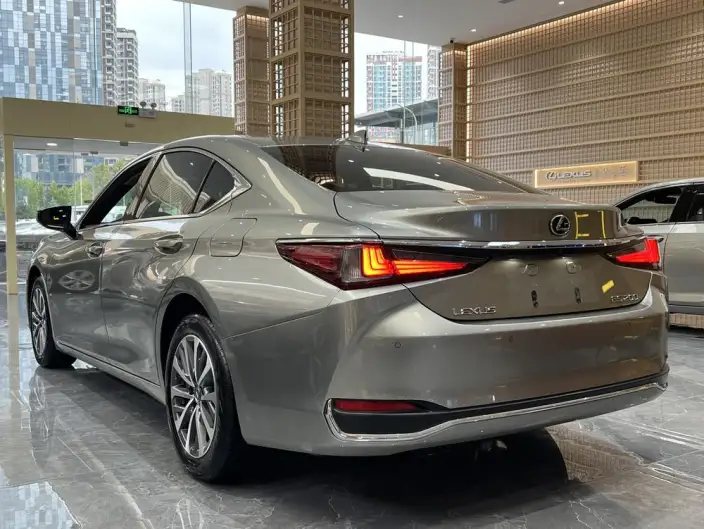 Lexus ES 2022 Model 200 Superior Edition – фото 3