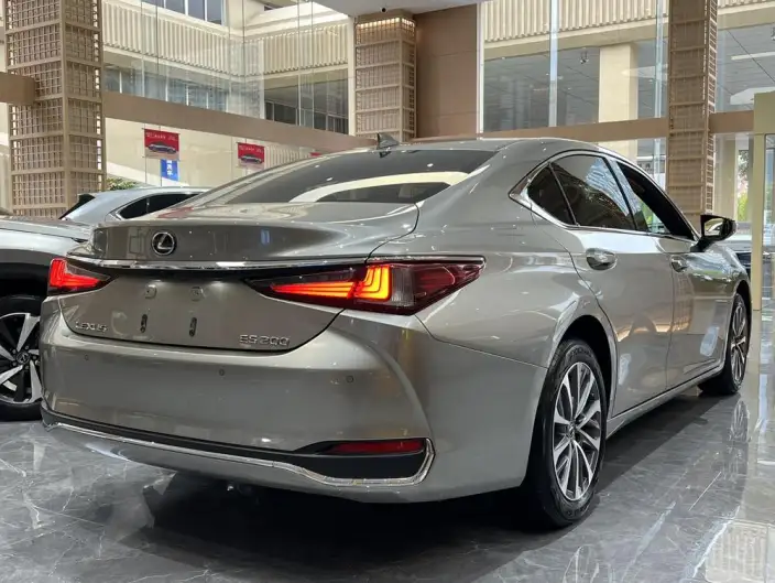 Lexus ES 2022 Model 200 Superior Edition – фото 4