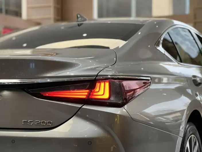 Lexus ES 2022 Model 200 Superior Edition – фото 6