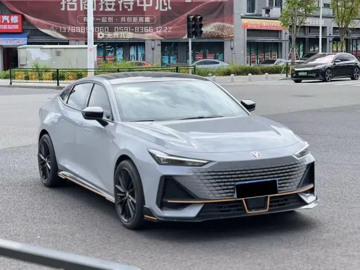 Changan UNI-V 2022 Model 1.5T Sports Edition – фото 3