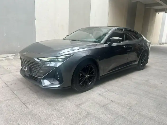 Changan UNI-V 2023 Model 1.5T Noble Model