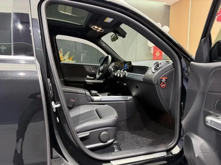 Mercedes-Benz GLB 2022 Model GLB 200 Dynamic Model – фото 9