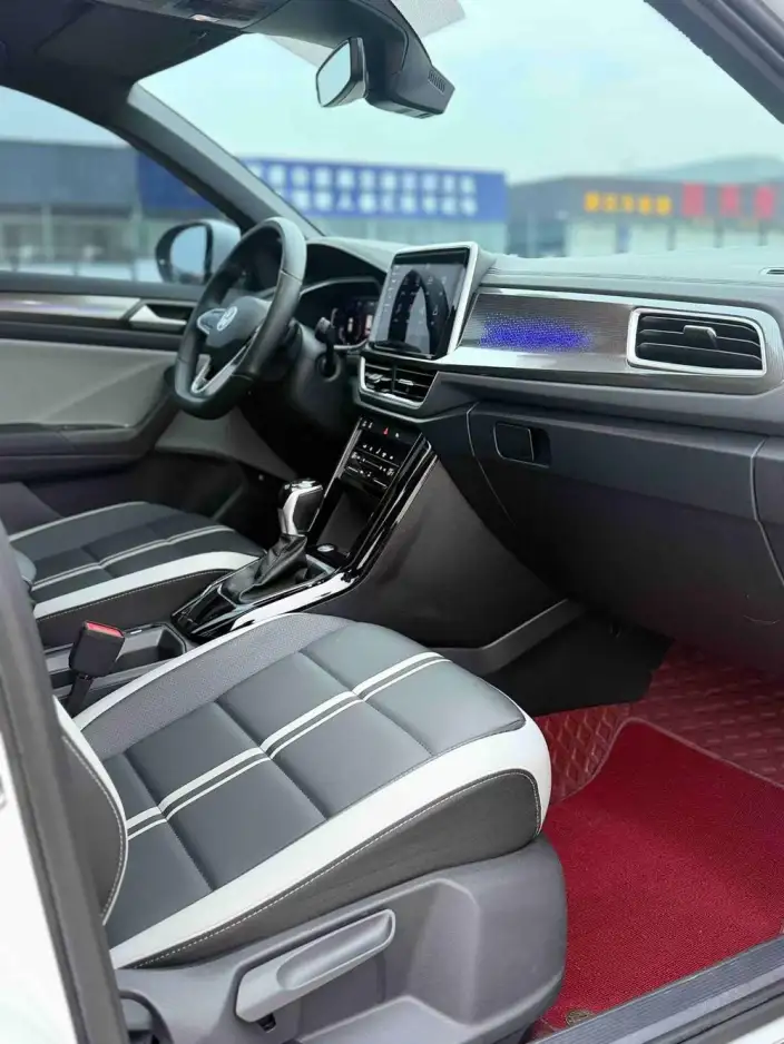 Volkswagen T-Roc 2023 Model 300TSI DSG Chenguang Edition – фото 8