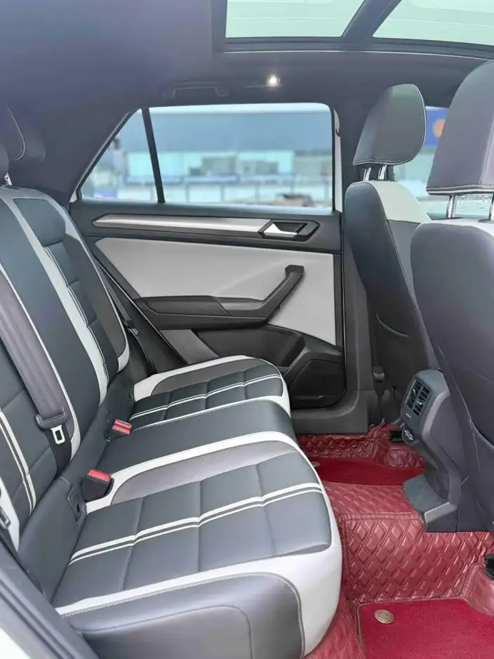 Volkswagen T-Roc 2023 Model 300TSI DSG Chenguang Edition – фото 9