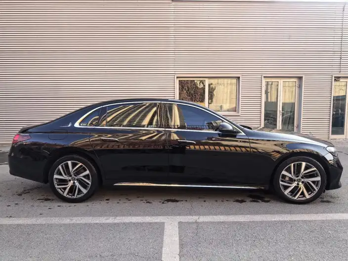 Mercedes-Benz E-Class 2024 Model E 260 L sedan – фото 8